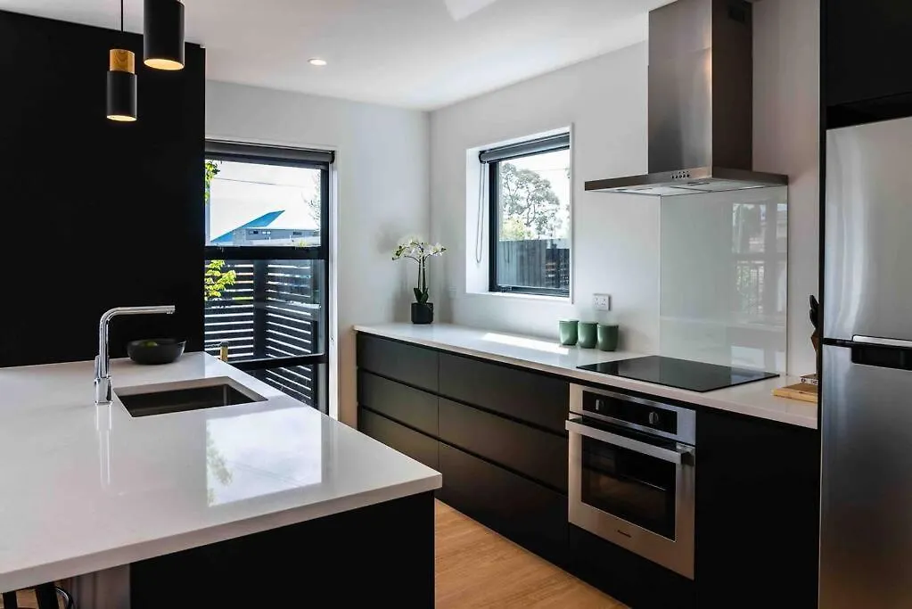 New State Of The Art Sunny Warm Free Park Apartment Christchurch 0*,