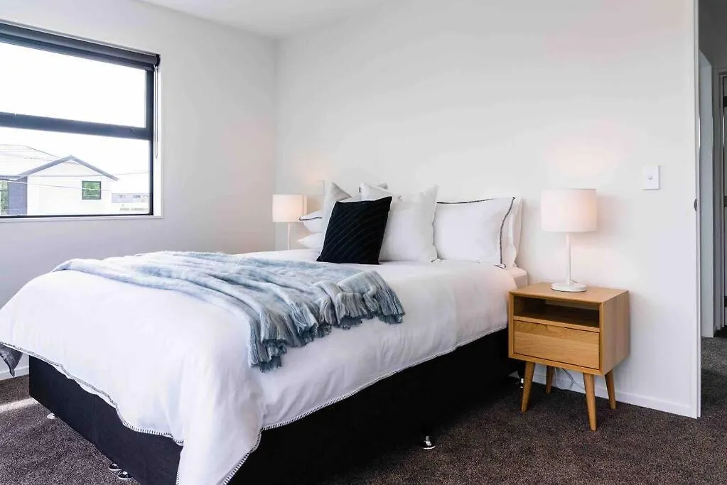 New State Of The Art Sunny Warm Free Park Apartment Christchurch