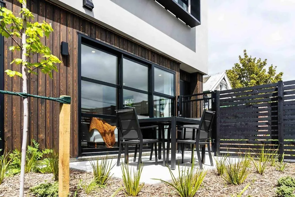 New State Of The Art Sunny Warm Free Park Apartment Christchurch