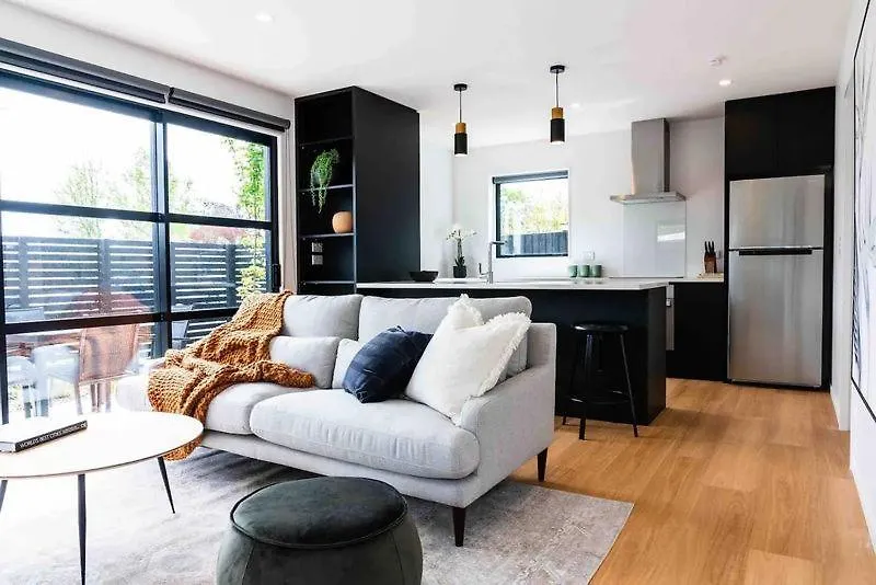 New State Of The Art Sunny Warm Free Park Apartment Christchurch